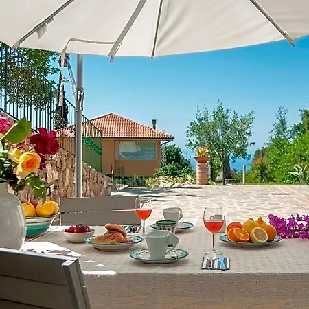 Bed and Breakfast Incanto Di Luna 4*